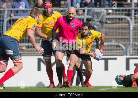 17 mars 2019, en Rhénanie du Nord-Westphalie, Köln : Lucas Rubio (Espagne, 9) correspond à la balle à un coéquipier. Cinquième match du championnat d'Europe de rugby : 2019 Germany-Spain sur 17.03.2019 à Cologne. Photo : Jürgen Kessler/dpa Banque D'Images