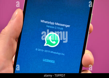 Stock photo de l'icône de l'application WhatsApp sur un smartphone. Banque D'Images