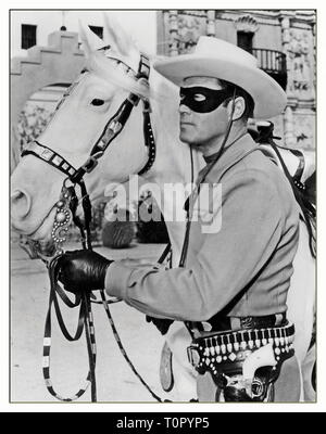 Clayton Moore (né Jack Carlton Moore, le 14 septembre 1914 - 28 décembre 1999) était un acteur américain connu pour avoir joué le personnage de caractère occidental le Lone Ranger à partir de 1949-1951 et 1954-1957 sur la série télévisée du même nom et deux autres films de la même les producteurs. Hollywood : Crédit Photo Archive / MediaPunch Banque D'Images