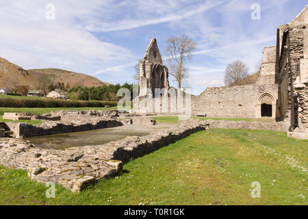Les ruines de l'abbaye Valle Crucis vu de la salle à manger. Comme un monastère cistercien fondé en 1201 et fermé en 1537 Banque D'Images