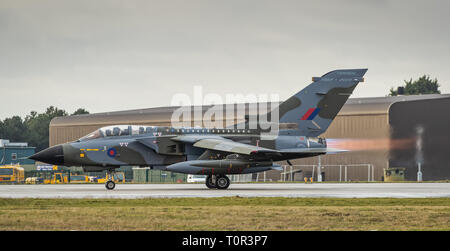 RAF Tornado Gr4 de RAF Marham décolle avec postcombustion Banque D'Images