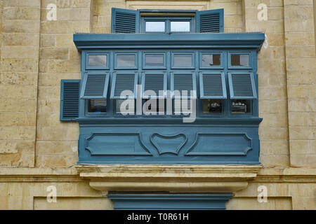 Balcons colorés typiques de Malte / La Valette Banque D'Images