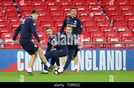 La République tchèque Vladimir Darida pendant la séance de formation au stade de Wembley, Londres. Banque D'Images