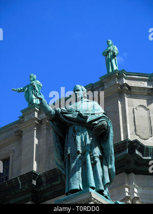 Ignace Bourget monument par le Marie, Reine du monde, Montréal, Québec, Canada, Amérique du Nord Banque D'Images