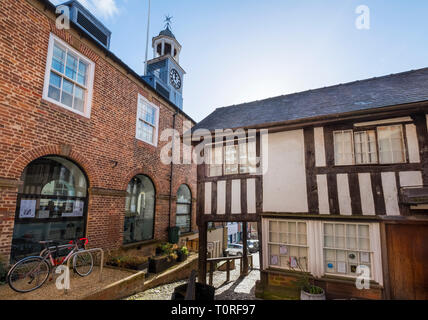 La Chambre le musée des béquilles et de la Mairie de Bishop's Castle, Shropshire, Angleterre. Banque D'Images