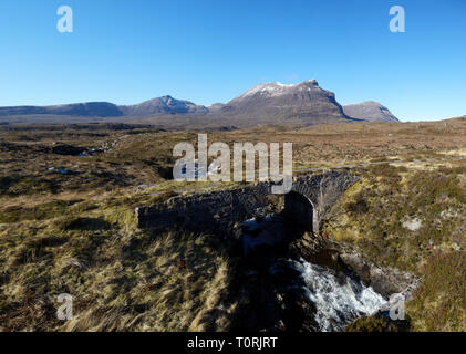 Ben Mor Coigach et pont, la Grande-Bretagne, l'Écosse, l'Assynt Banque D'Images