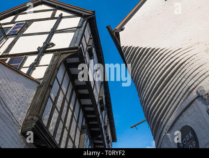 Dans les bâtiments de la rue du poisson, Shrewsbury, Shropshire. Banque D'Images