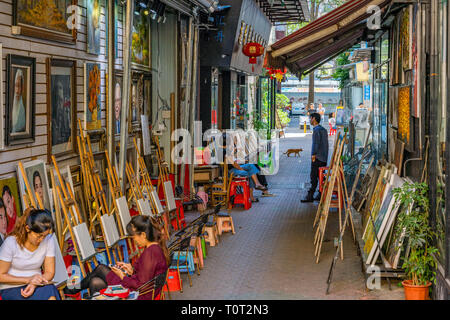 SHENZHEN, CHINE - le 29 octobre : la peinture traditionnelle boutiques à Dafen, une destination touristique populaire le 29 octobre 2018 à Shenzhen Banque D'Images