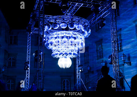 Boules disco art installation dans la région de Zagreb, Croatie pendant la fête des lumières Banque D'Images