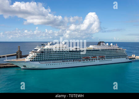 'Viking' la mer (navires de croisière Océan Viking Cruises) dans le dock, Bridgetown, Barbade, paroisse St Michael, Lesser Antilles, Caribbean Banque D'Images