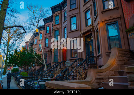 Beaux immeubles coloniaux dans le quartier de Park Slope à Brooklyn, New York, Printemps 2019 Banque D'Images