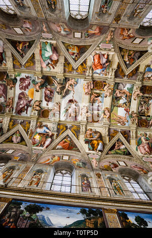 Plafond de la chapelle Sixtine et création d'Adam par Michel-Ange, Cité du Vatican, Rome, Italie. Banque D'Images