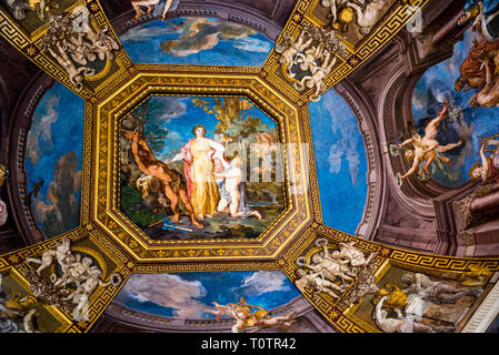 Fresque plafond dans la salle des Muses, Musée du Vatican, Cité du Vatican, Rome, Italie. Banque D'Images