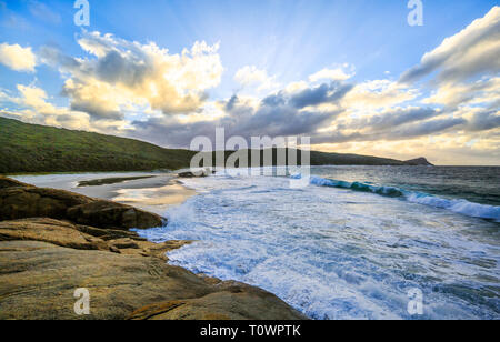 Lever du soleil à fosses à saumon en Torndirrup National Park, Albany, dans l'ouest de l'Australie Banque D'Images