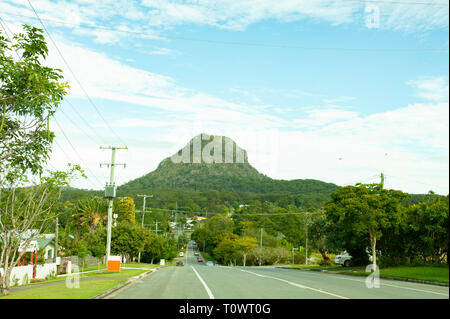 Dans le paysage de Pomona, Queensland, Australie avec Mt Cooroora dans l'arrière-plan Banque D'Images