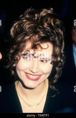 WESTWOOD, CA - le 28 février : L'actrice Geena Davis assiste à Women in Film bénéficier Premiere de 'Angie' le 28 février 1994 à AVCO Theatre à Westwood, en Californie. Photo de Barry King/Alamy Stock Photo Banque D'Images