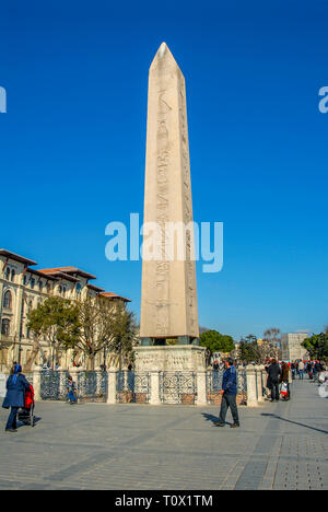 Istanbul, Turquie, 19 Janvier 2014 : l'obélisque de Théodose est l'obélisque égyptien antique du pharaon Thoutmosis III reconstitué à l'Hippodrome de Banque D'Images