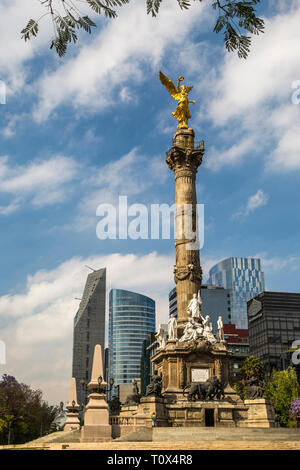 Ángel de la Independencia, inauguré en 1910 et au coeur de la ville de Mexico, rend hommage aux héros de l'indépendance du Mexique. Banque D'Images