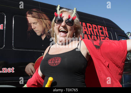 Un concert goer montre son amour pour Warren Haynes dans cet amusant photo au Mountain Jam Music Festival. Banque D'Images