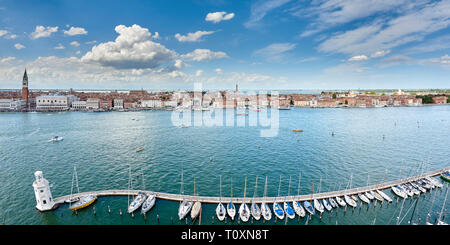 Vue panoramique de Venise sur la Canale della Giudecca en direction de San Macro (place Saint-Marc) Banque D'Images