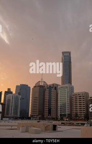 23 février 2019 - Abu Dhabi, Émirats arabes unis : LandMark tower et cityscpae d'Abu Dhabi, UAE Banque D'Images