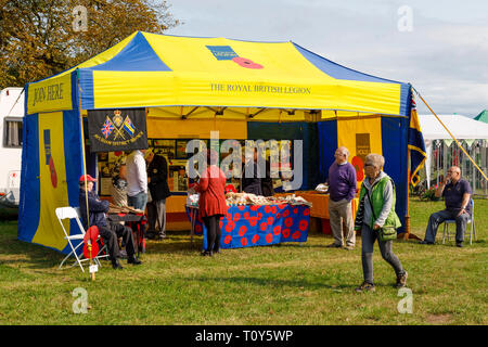 Les couleurs bleu et jaune pour le décrochage Royal British Legion au Salon de l'agriculture 2018 Aylsham, Norfolk, Royaume-Uni. Banque D'Images