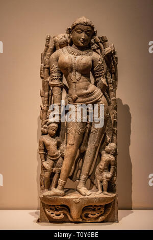 Beauté céleste (Surasundari), Rajasthan, Inde du sud, est une sculpture en marbre du 11ème siècle exposé au Metropolitan Museum of Art de New York. Banque D'Images