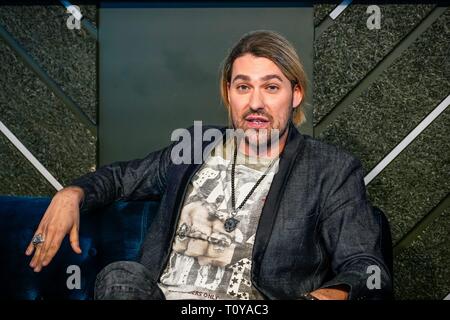 Berlin, Deutschland. Mar 21, 2019. 21.03.2019, star le violoniste David Garrett présente son nouveau crossover tour UNLIMITED - Greatest Hits au 260 degrés bar à Berlin, avec lequel il se produira dans la capitale. Portrait du musicien. Utilisation dans le monde entier | Credit : dpa/Alamy Live News Banque D'Images