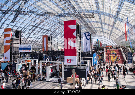 Leipzig. Mar 21, 2019. Photo prise le 21 mars 2019 présente une vue de la Foire du livre de Leipzig 2019 à Leipzig, en Allemagne. Les quatre jours de foire du livre de Leipzig a débuté jeudi, attirant plus de 2 500 exposants de plus de 50 pays et régions du monde. Crédit : Kevin Voigt/Xinhua/Alamy Live News Banque D'Images