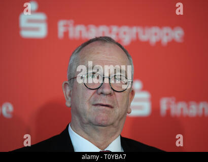 06 mars 2019, Hessen, Frankfurt/Main : Karl-Peter Schackmann-Fallis, membre exécutif du conseil des Caisses d'épargne et de chèques postaux Association (DSGV), assiste à la conférence de presse annuelle. Photo : Arne Dedert/dpa Banque D'Images