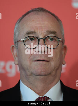 06 mars 2019, Hessen, Frankfurt/Main : Karl-Peter Schackmann-Fallis, membre exécutif du conseil des Caisses d'épargne et de chèques postaux Association (DSGV), assiste à la conférence de presse annuelle. Photo : Arne Dedert/dpa Banque D'Images