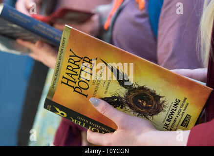 22 mars 2019, Saxe, Leipzig : Livres de la série de roman de fantasy Harry Potter sera lu à Carlsen's stand à la Foire du livre de Leipzig. Le Salon du livre se poursuit jusqu'à 24.03.2019. Photo : Hendrik Schmidt/dpa-Zentralbild/ZB Banque D'Images