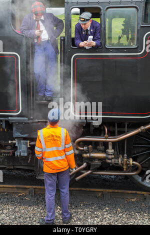 Swanage, Dorset. 22 Mar 2019. Les foules affluent à Swanage Railway pour voir the Flying Scotsman grâce au Musée National du chemin de fer qui a permis la visite historique à prendre place. Au cours des cinq prochains jours elle va transporter des trains entre Swanage, Corfe Castle et Norden et seront réunis avec une rare voiture Pullman Belle Devon pour la première fois en près de 50 ans. Credit : Carolyn Jenkins/Alamy Live News Banque D'Images