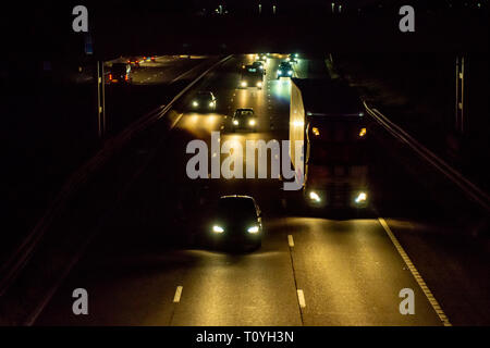 M1, au Royaume-Uni. 22 Mar 2019. Le trafic de nuit sur l'autoroute M1 Banque D'Images