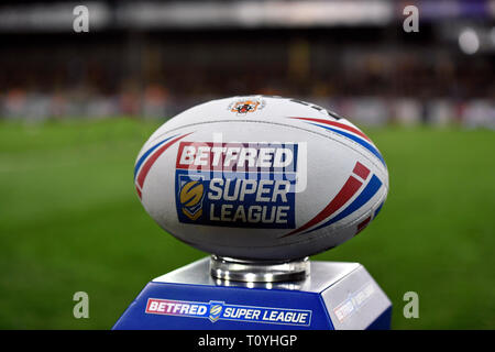 Wheldon Road, Castleford, UK. Mar 22, 2019. Super League rugby Betfred, Castleford Tigers contre St Helens ; le match ball pour la Super League entre jeu Betfred Castleford Tigers et St Helens : Action Crédit Plus Sport/Alamy Live News Banque D'Images