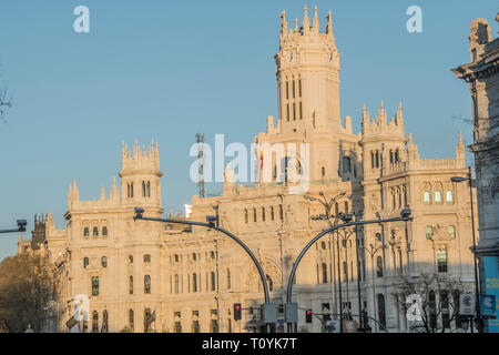 Madrid, Espagne. 22 Mar 2019. feux de circulation sur la rue Alcala, dans le centre de Madrid. Ces voitures qui passent les lignes de la 472 hectares du centre de Madrid sans autorisation sera sanctionné. Le Conseil municipal de Madrid a installé 115 caméras dans le centre de Madrid ces vont être les yeux de 115 centre de Madrid. Credit : Alberto Ramírez Sibaja/Alamy Live News Banque D'Images