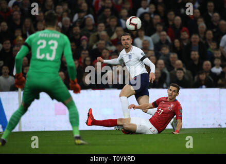 Peterborough, Royaume-Uni. Mar 22, 2019. Jordan Henderson (E) David Pavelka (CR) Angleterre / République tchèque UEFA Euro 2020, au stade de Wembley, Royaume-Uni le 22 mars 2019. **Utilisation éditoriale uniquement, licence requise pour un usage commercial. Aucune utilisation de pari, de jeux ou d'un seul club/ligue/dvd publications** Crédit : Paul Marriott/Alamy Live News Banque D'Images