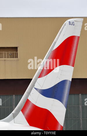 Queue d'un avion de British Airways à l'aéroport Heathrow de Londres, UK Banque D'Images