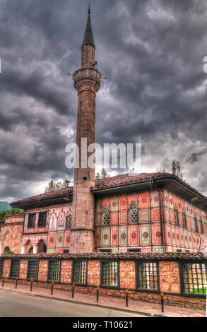 Vue extérieure de la mosquée tacheté Alaca Cami Kalkandelen aka mosquée peinte à Tetovo, Macédoine du Nord Banque D'Images