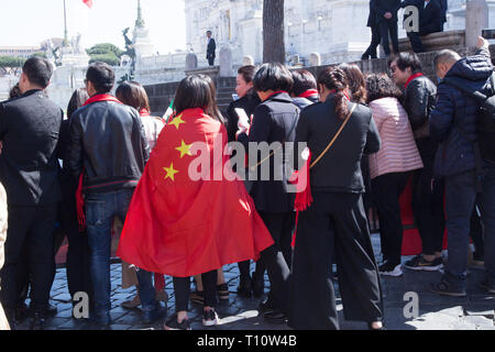 Rome, Italie. Mar 22, 2019. Les Chinois attendent l'arrivée du président chinois Xi Jinping lors d'une visite à Rome. Crédit : Matteo Nardone/Pacific Press/Alamy Live News