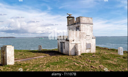 Tour à signaux sur Dunmore East cliffs dans l'estuaire de la rivière Suir.co.Waterford, Irlande Banque D'Images