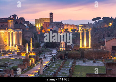 Forum romain au lever du soleil, Rome, Italie Banque D'Images
