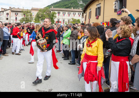 L'Capodieci de Saint Antonio arrive à prendre part à l'Assemblée Festa dei Ceri, Gubbio Banque D'Images