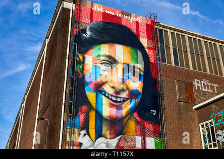 Fresque de Anne Frank par Eduardo Kobra au Street Art Museum de l'NDSM à Amsterdam Noord, Pays-Bas. Banque D'Images