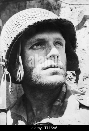 Guerre d'indochine 1946 - 1954, la bataille de Dien Bien Phu, 13.3. - 7.5.1954, photographe le sergent Jean Peraud, portrait, 1.4.1954, soldat, soldats, militaire, sous-officier, sous-officier, sergent-chef, casque d'acier, de casques d'acier, de guerres, de la France, guerre coloniale, le Viet Nam, Vietnam, personnes, 20e siècle, années 1950, bataille, Batailles, photographe, photographes, sergent, sergent, historique, historique, Additional-Rights Clearance-Info-Not-Available- Banque D'Images