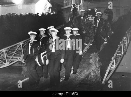 Guerre civile espagnole 1936 - 1939, attentat à l'ironclad allemand « Deutschland à Ibiza sur 29.5.1937, les morts sont réalisées à partir de Seaman, Wilhelmshaven, 16.6.1937, Additional-Rights Clearance-Info-Not-Available- Banque D'Images