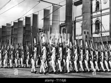 Le nazisme / National-socialisme, événement, 2000 ans de la culture allemande, le jour de l'art allemand, procession, groupe « soldiers of Frederic de la grande', Munich, Odeonsplatz (square), 10.7.1938, Additional-Rights Clearance-Info-Not-Available- Banque D'Images