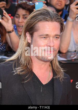 BRAD PITT 6-17-2013 à l'ouverture du film ''World War Z'' à Times Square 6-17-2013 Photo de John Barrett/PHOTOlink Banque D'Images