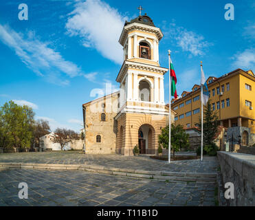 Clocher coloré à l'entrée à l'Assomption de la Sainte Vierge dans l'église de la vieille ville de Plovdiv, Bulgarie Banque D'Images