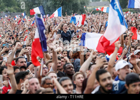 Strasbourg (nord-est de la France) : partisans présents à la finale de la Coupe du Monde FIFA sur 2018/07/15. Match France/Croatie diffusion en direct à la "Jar Banque D'Images